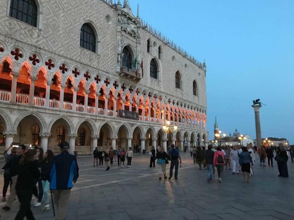 Ca' Frezzeria Apartment Venesia Bagian luar foto